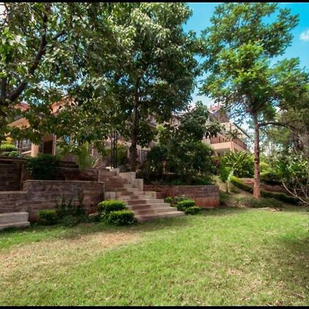 Mjini Riverfront Gardens Bed & Breakfast エクステリア 写真