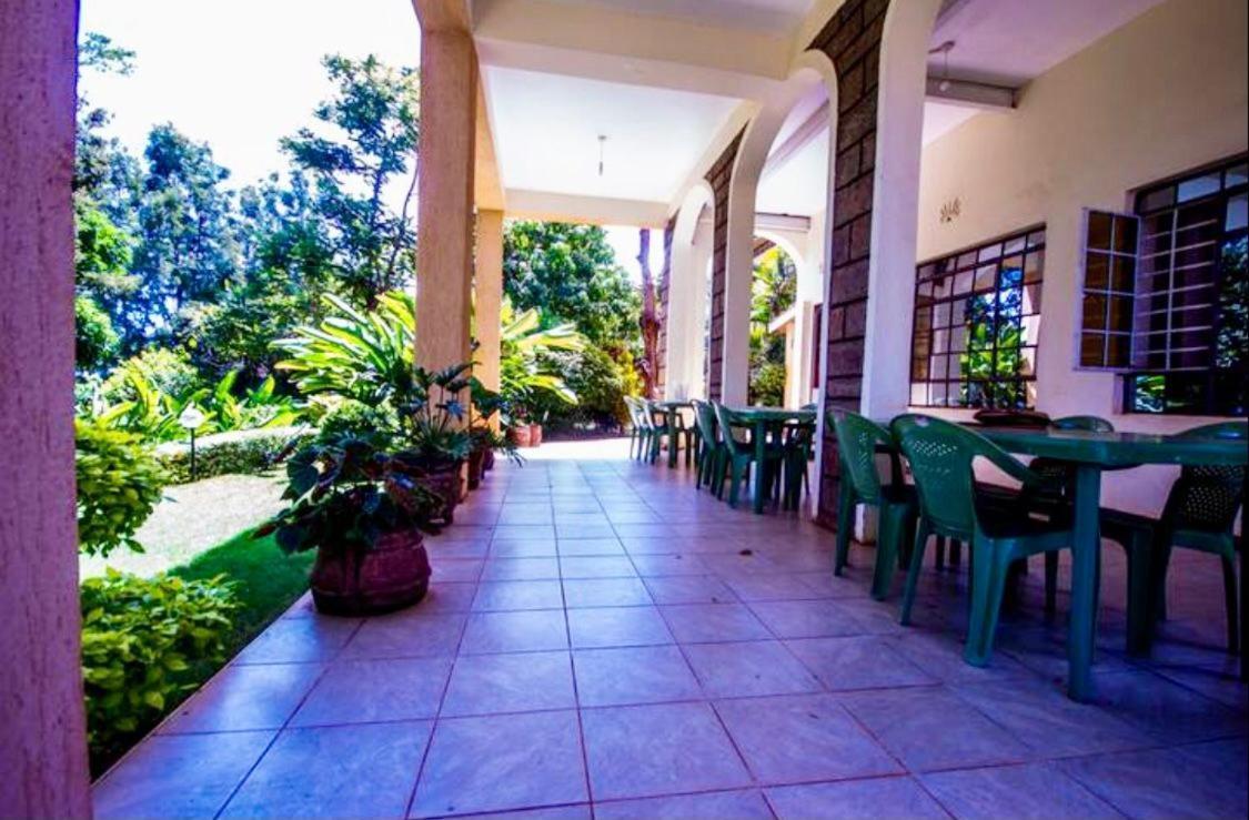 Mjini Riverfront Gardens Bed & Breakfast エクステリア 写真