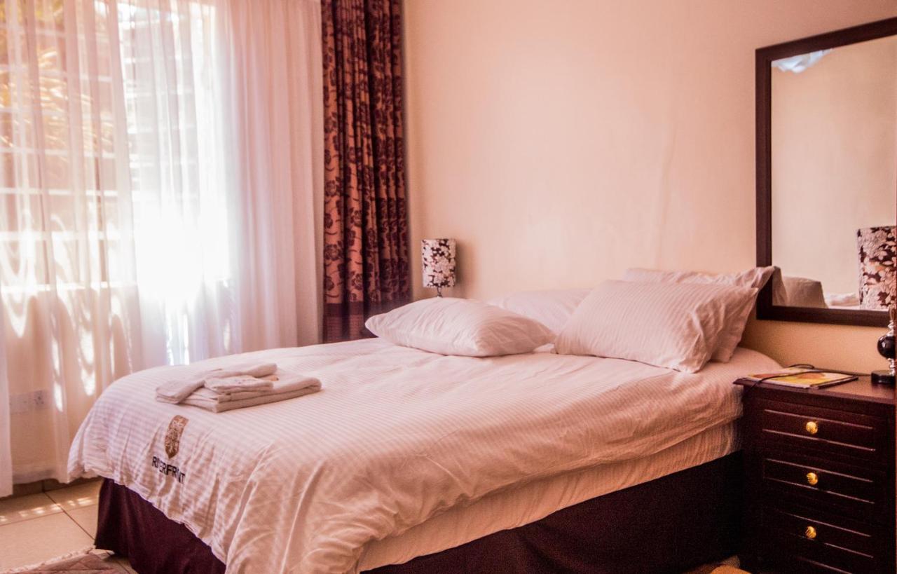 Mjini Riverfront Gardens Bed & Breakfast エクステリア 写真